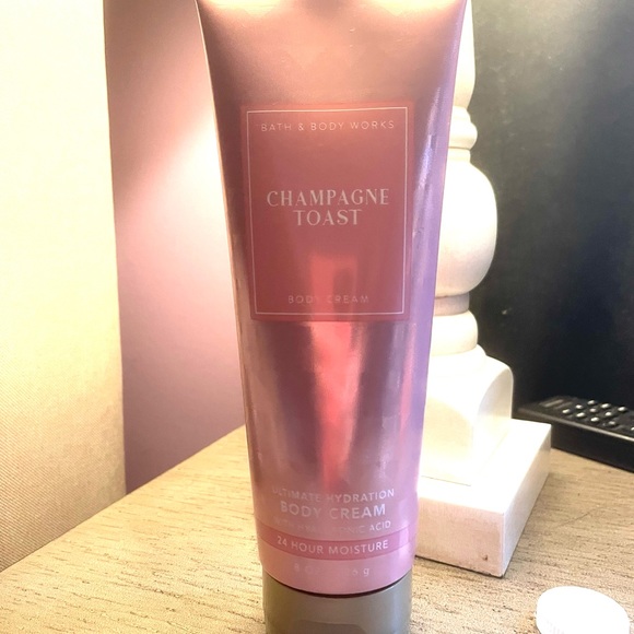 Bath and body, body cream - Picture 1 of 2